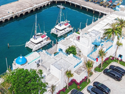 Luxury Son Tra Peninsula Yacht Tour in Da Nang