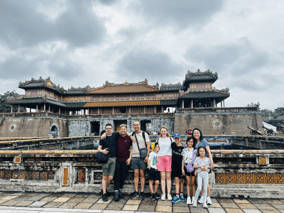 越南顺化一日游包含顺化皇城，灵谷海滩 ，立安潟湖 ，启定皇帝陵墓 ，天姥寺