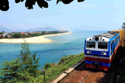 乘坐遗产列车探索古都顺化的古老美景(顺化-岘港火站,探索 岘港- THIÊN AN Monastery-春水香村-建中殿-姑陵立安潭) 乘坐遗产列车探索古都顺化的古老美景(顺化-岘港火站,探索 岘港- THIÊN AN Monastery-春水香村-建中殿-姑陵立安潭)