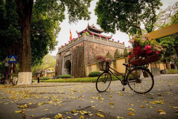 HANOI / THE MILLENNIA OLD CAPITAL OF CULTURE HANOI