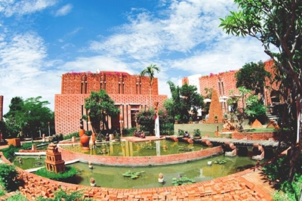 Engage in hands-on experiences in traditional craft villages in Hoi An
