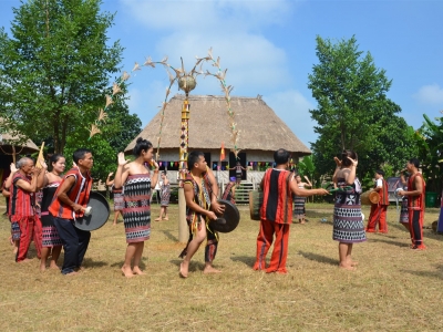 TOUR HUẾ - THÔN DỖI - THÁC MƠ 1 NGÀY TOUR HUẾ - THÔN DỖI - THÁC MƠ 1 NGÀY