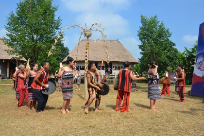 TOUR HUẾ - THÔN DỖI - THÁC MƠ 1 NGÀY TOUR HUẾ - THÔN DỖI - THÁC MƠ 1 NGÀY