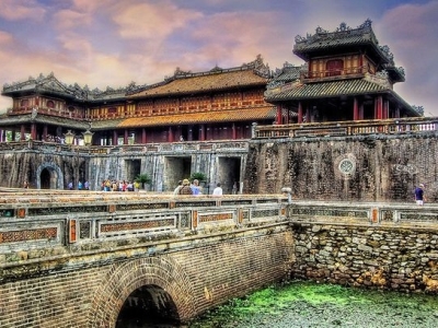 岘港 – 姑陵 – 启定皇帝陵墓 – 大内 – 天姥寺 – 送客（一天）
