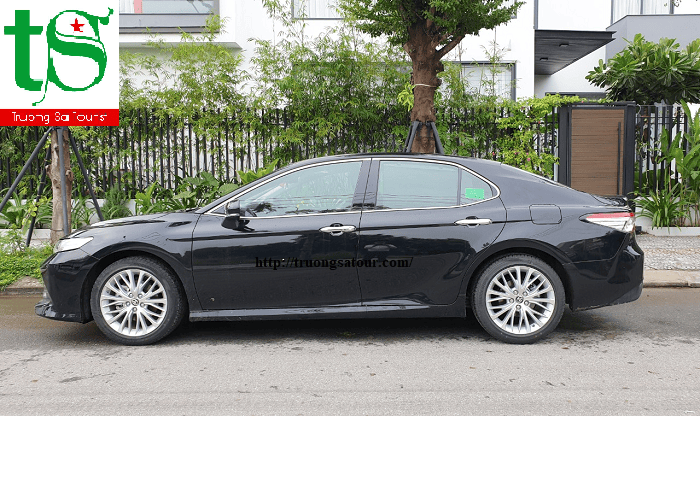 cho-thue-xe-4-cho-toyota-camry-doi-moi-da-nang%20(2)
