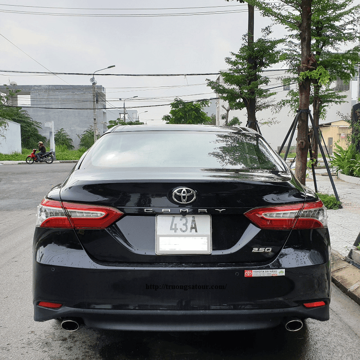 cho-thue-xe-4-cho-toyota-camry-doi-moi-da-nang%20(3)