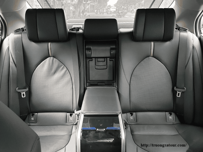 cho-thue-xe-4-cho-toyota-camry-doi-moi-da-nang%20(4)