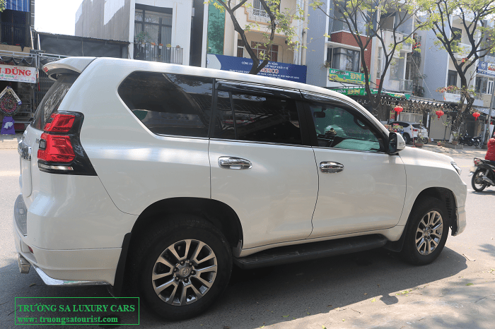 cho-thue-xe-7-cho-toyota-land-cruiser-tai-da-nang-(2)