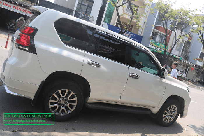 cho-thue-xe-7-cho-toyota-land-cruiser-tai-da-nang-(3)
