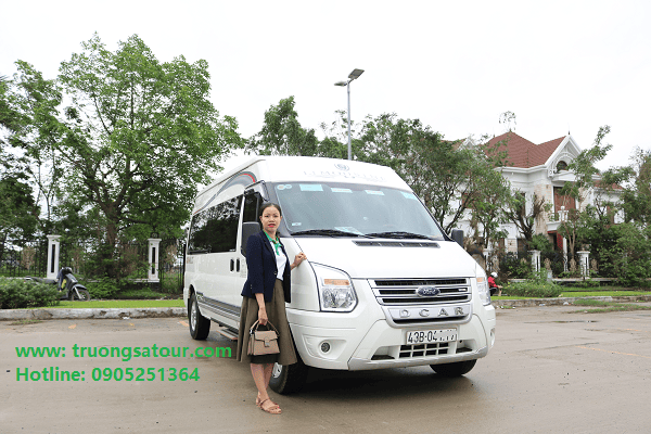 cho-thue-xe-hang-sang-dcar-limousine-9-cho-tai-da-nang-(4)