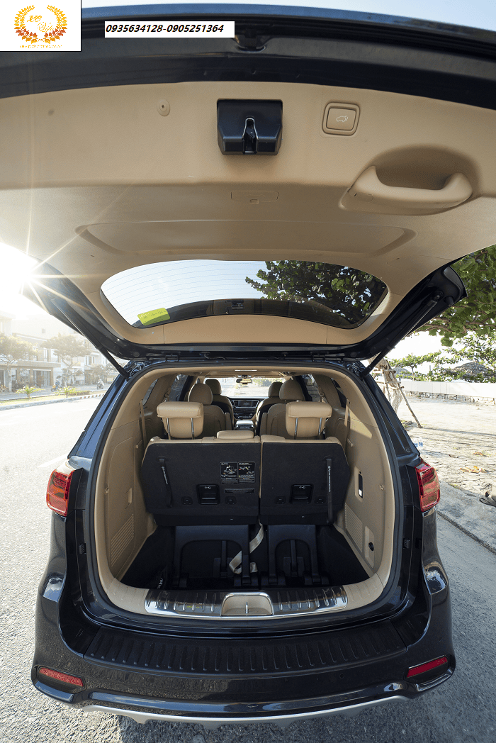 cho-thue-xe-kia-sedona-danh-golf-tai-da-nang (1)