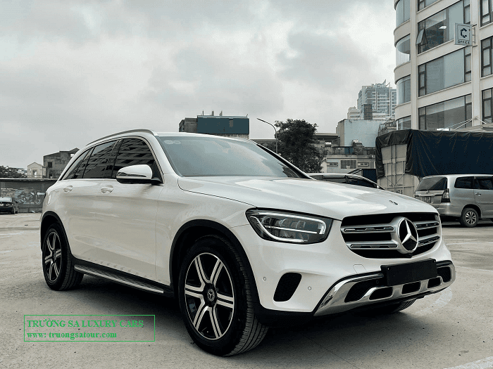 cho-thue-xe-mercedes-benz-glc-200-co-tai-xe-tai-da-nang-(1)