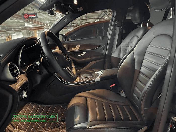 cho-thue-xe-mercedes-benz-glc-200-co-tai-xe-tai-da-nang-(3)