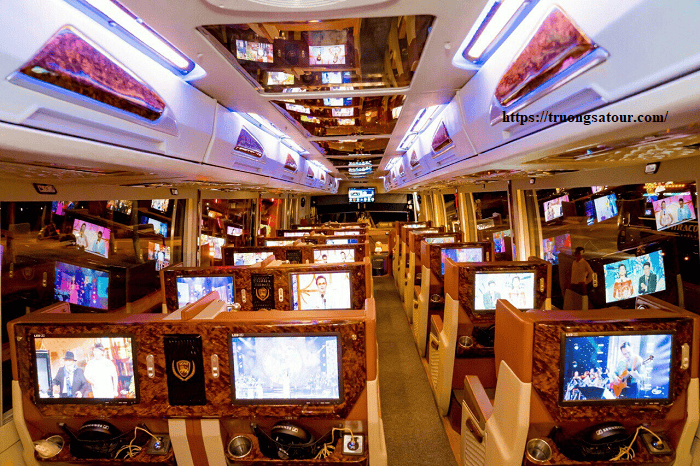 cho-thue-xe-univeres-limousine-da-nang%20(3)