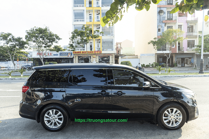 cho-thue-xe-vip-don-khach-tu-sa-bay-phu-bai-hue%20(4)(1).