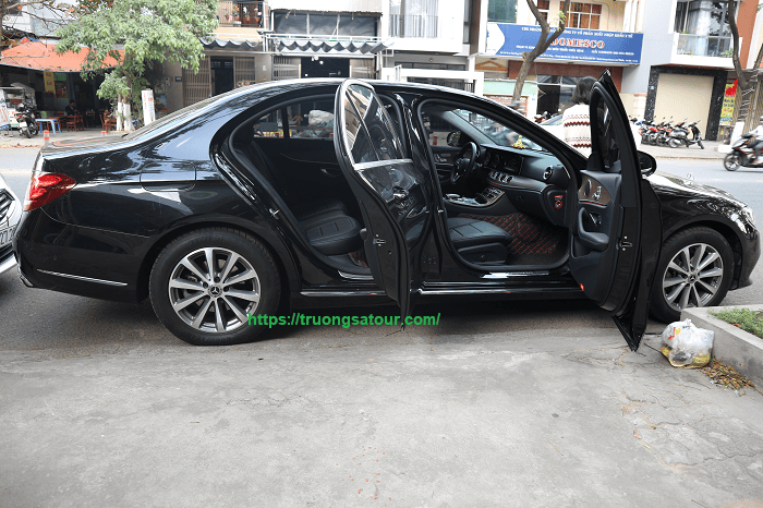 cho-thue-xe-vip-mercedes-benz-di-chu-lai-quang-nam%20(2)