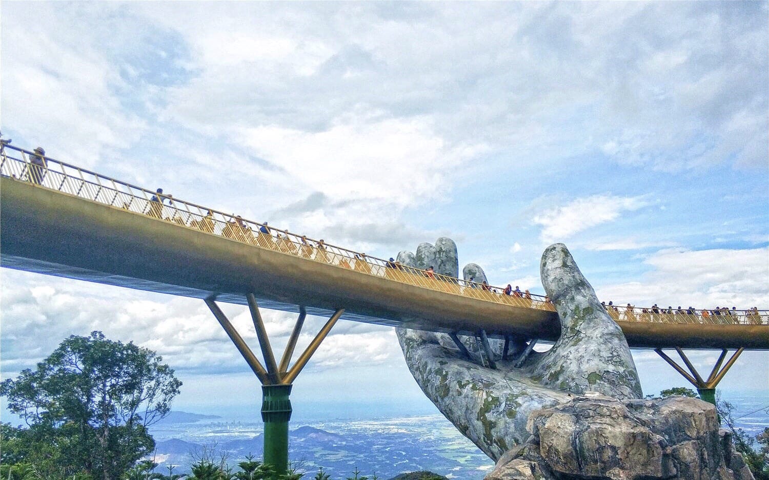 Ba Na Hills - Golden Bridge - Da Nang Package Tour