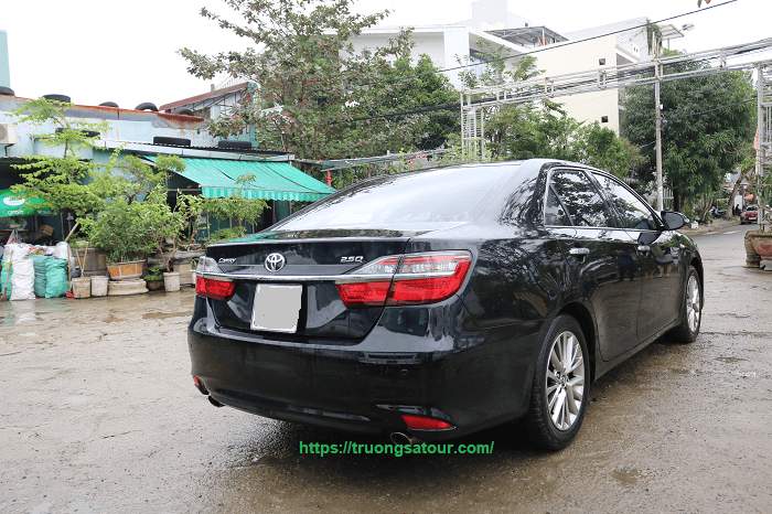 thue%20-xe-camry-tai-hoi-an-gia-re%20(1)