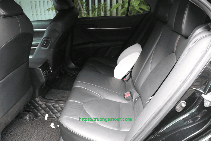thue%20-xe-camry-tai-hoi-an-gia-re%20(4)