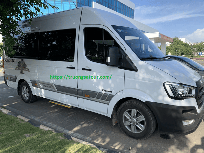 thue-xe-12cho-cao-cap-1ngay-gia-re%20(4)