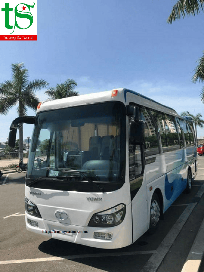 thue-xe-du-lich-35-cho-da-nang%20(4)