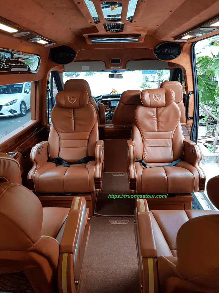thue-xe-limousine-12ghe-da-nang-di-hoi-an%20(4)
