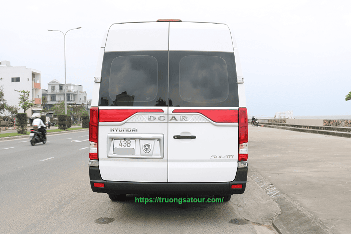 thue-xe-limousine-12ghe-di-hoi-an-quang-nam-gia-re%20(1)