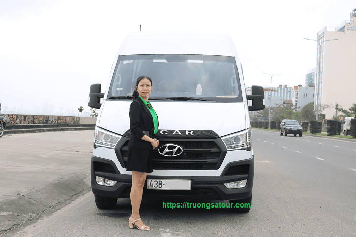 thue-xe-limousine-12ghe-di-hoi-an-quang-nam-gia-re%20(3)