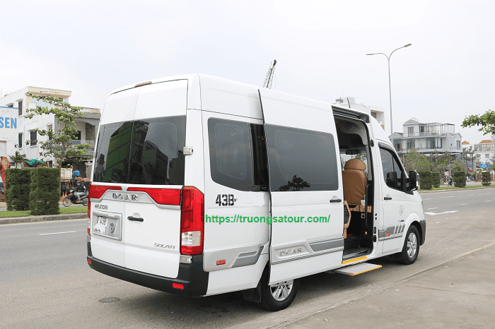 thue-xe-limousine-12ghe-di-hoi-an-quang-nam-gia-re%20(5)