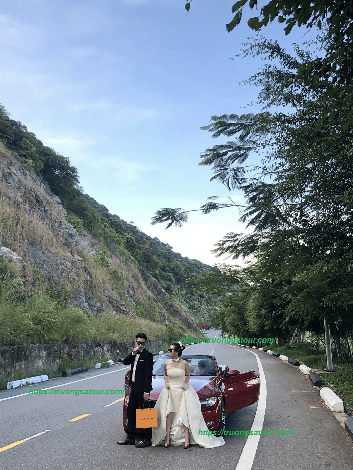 thue-xe-mui-tran-chup-hinh-cuoi-da-nang-gia-re%20(4)