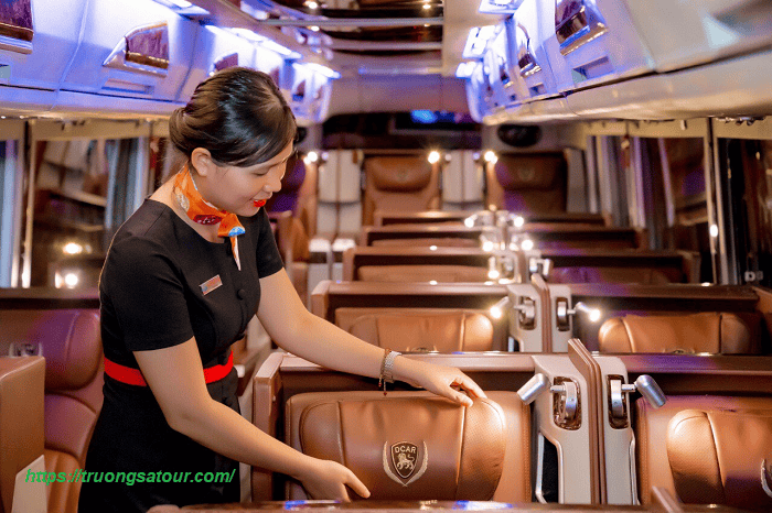 xe-limousine-chay-hoi-nghi-da-nang%20(5)