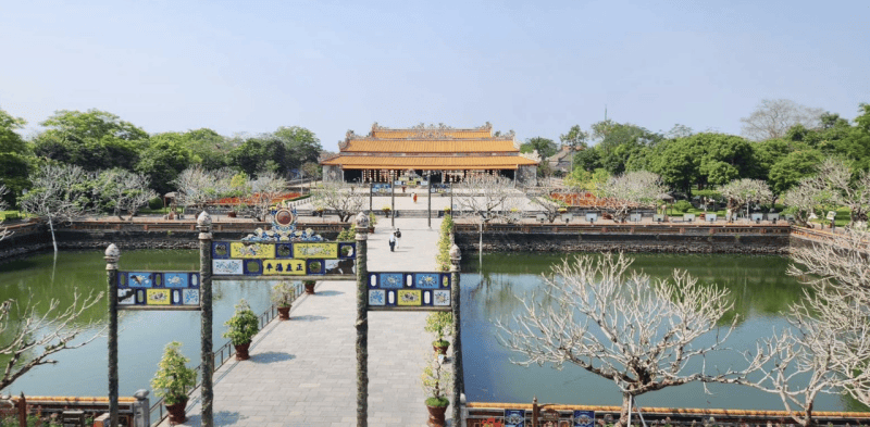 探索中部地区的遗产      岘港市– 灵应寺 – 五行山 – 会安古城- 巴拿山– 顺化市( 四天三夜 )