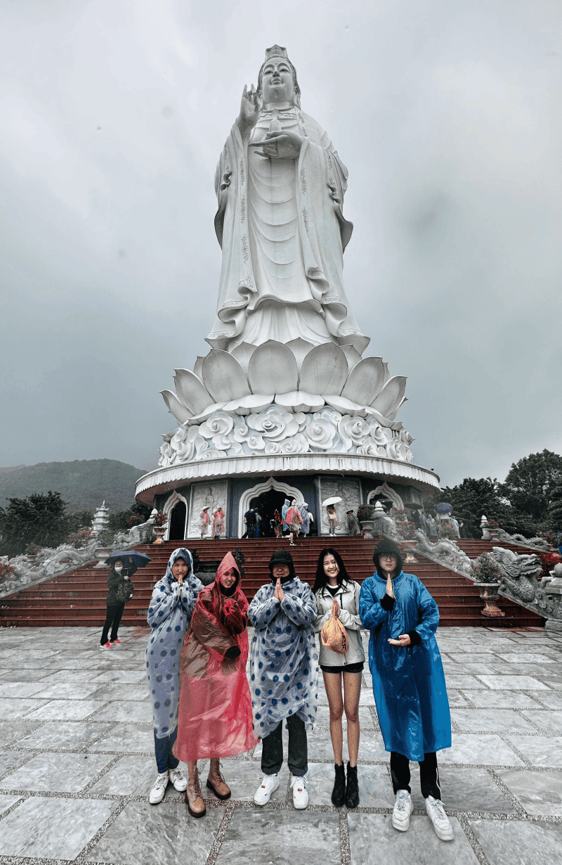 越南岘港岘港观音像,山茶半岛,五行山,龙桥,韩市场一日游