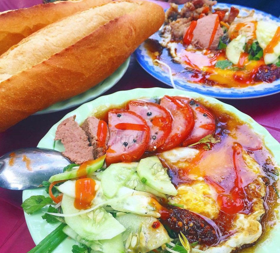 banh-my-op-la-ba-nhan