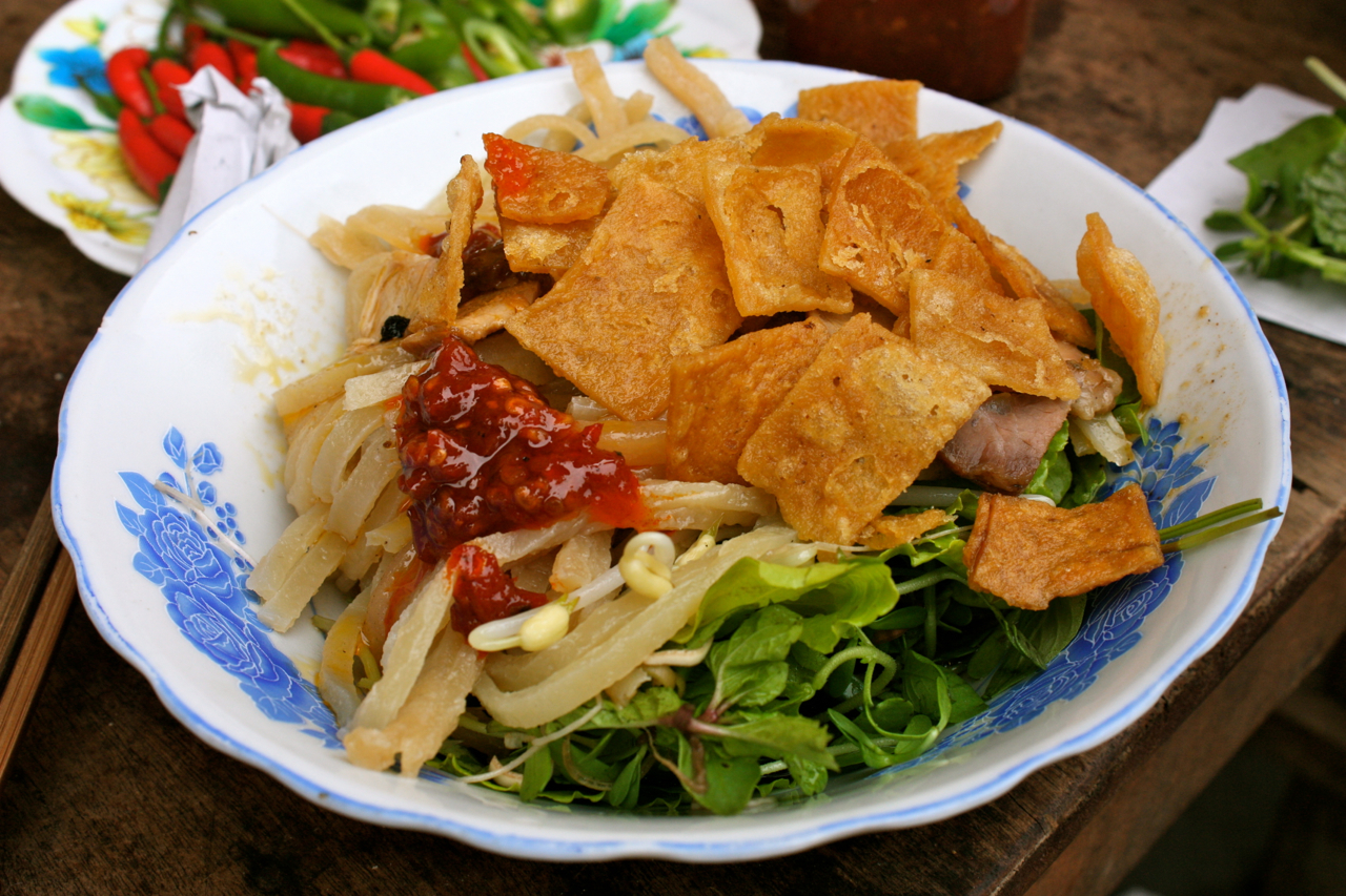 Cao-lau-hoi-an-du-lich-hoi-an-da-nang