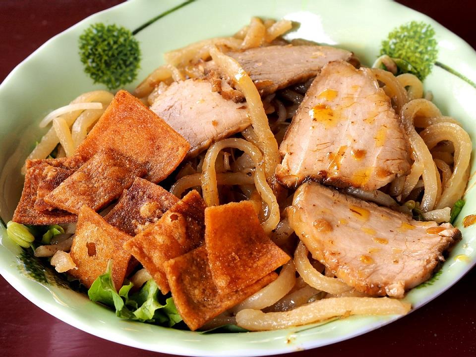 Cao-lau-hoi-an-du-lich-hoi-an-da-nang
