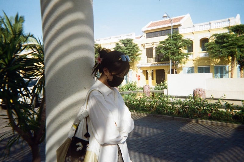 Hanni (NewJeans) was spotted sightseeing in Hoi An