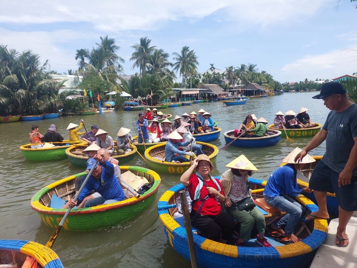 EXPLORE VIETNAM CENTRAL HERITAGE 5-DAY 4-NIGHT TOUR PACKAGE