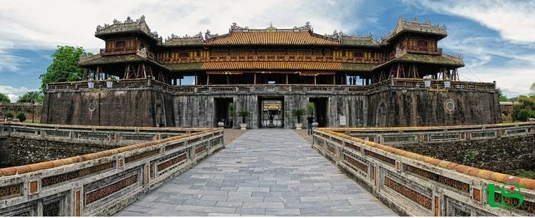 Hue City Tour – Imperial Citadel, Thien Mu Pagoda & Royal Tombs