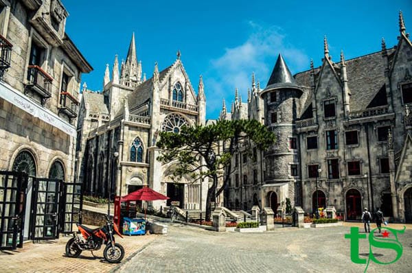 Ba Na Hills Golden Bridge Full-Day Tour from Da Nang or Hoi An
