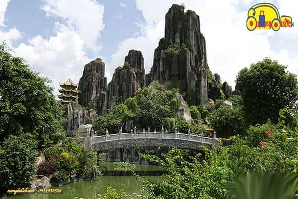 Hue to Hoi An by Bus - Group Tour