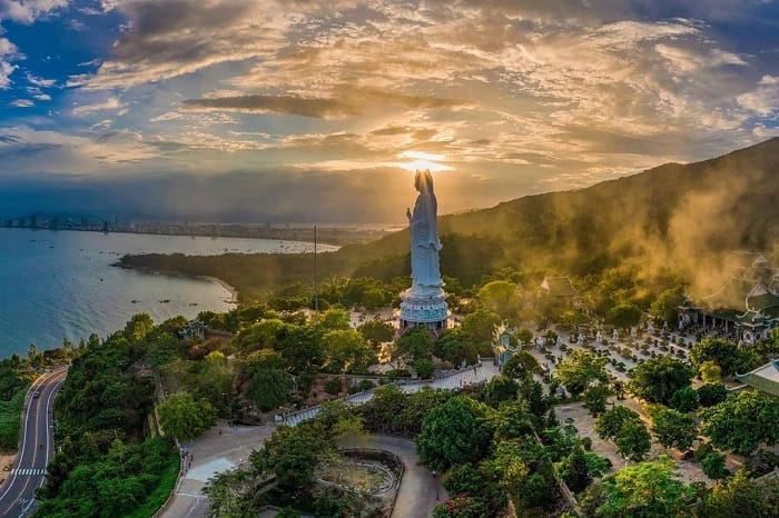 一日游3天2夜:岘港–灵应 –五行山 –会安–巴拿山-财神山