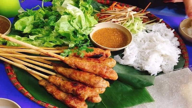Hue Walking Food Tour Group Tour ( Max 12 pax)