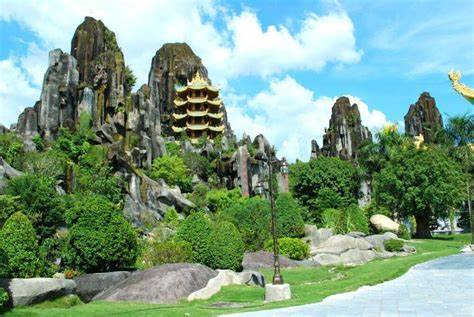 Hue to Hoi An by Bus - Group Tour