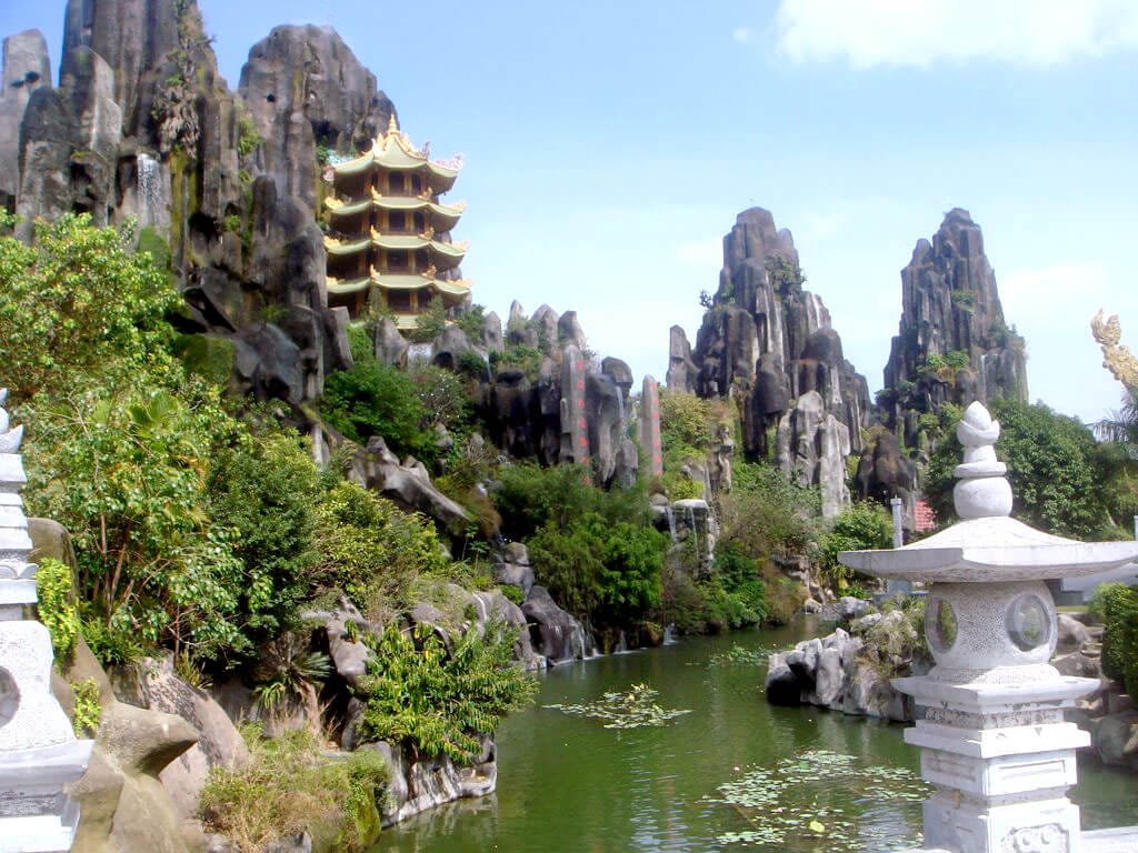Hue to Hoi An by Bus - Group Tour
