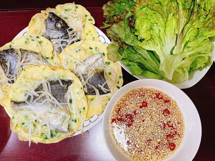 Hue Walking Food Tour Group Tour ( Max 12 pax)