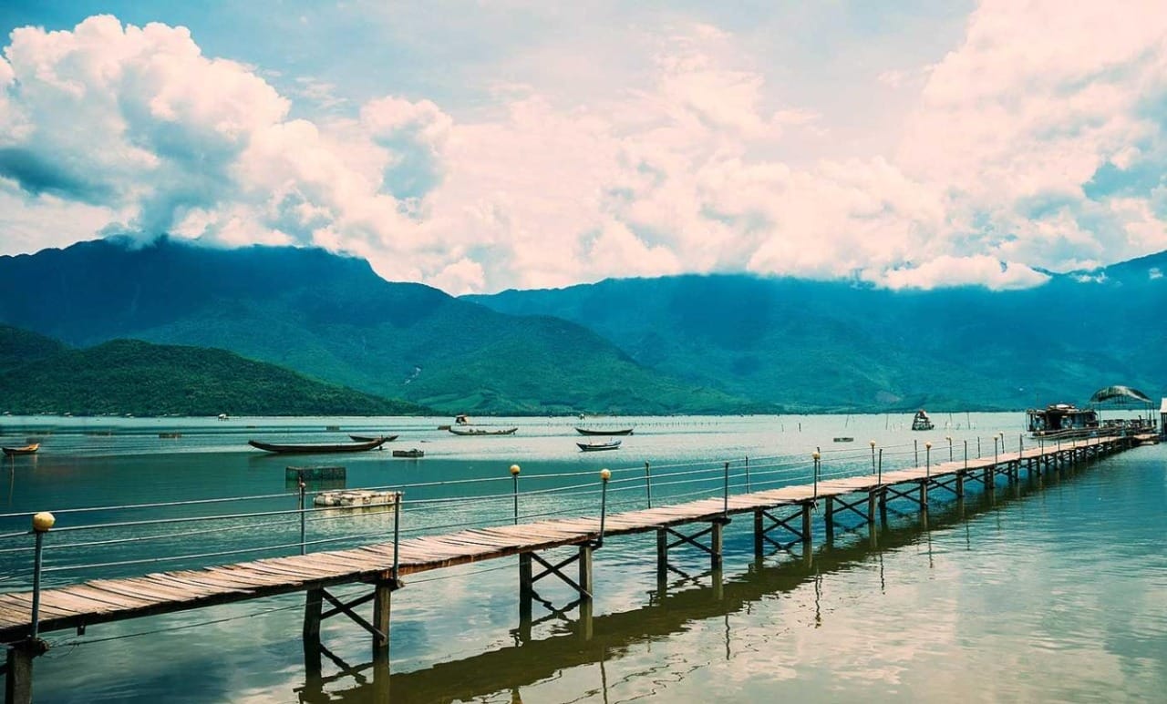 Hue to Hoi An by Bus - Group Tour