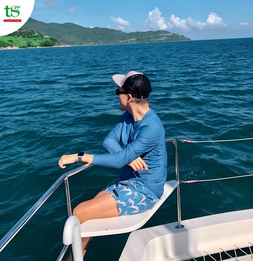 Da Nang VIP Yacht Tour – Premium Experience at an Unbeatable Price