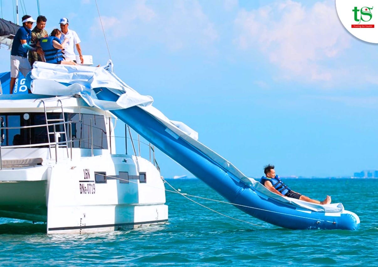 Da Nang VIP Yacht Tour – Premium Experience at an Unbeatable Price