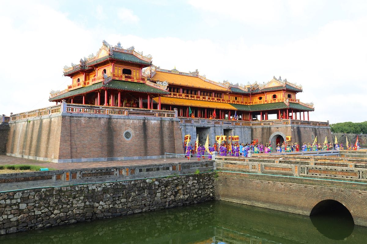 21-Day Vietnam Discovery: From Mountains to Bay, Caves, Ancient Capitals & Island Paradise